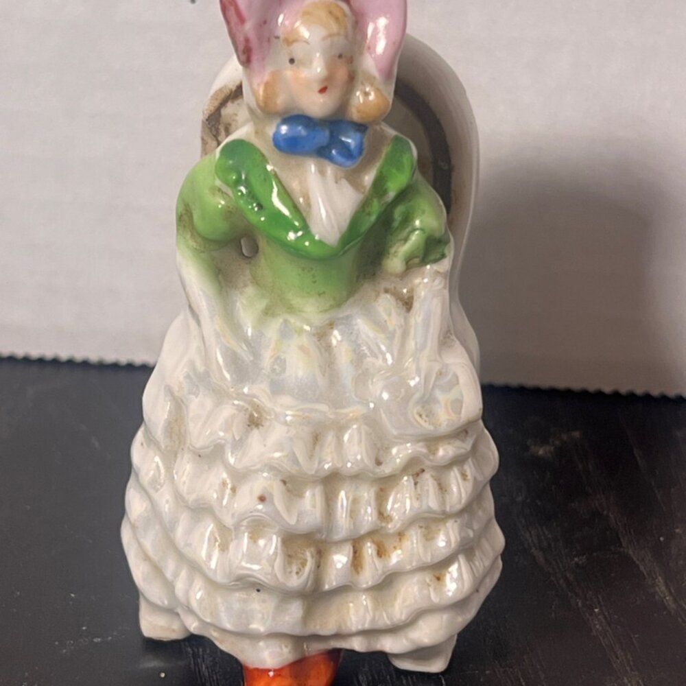 Small Ceramic‎ Victorian Girl Seated in Chair (AA1)